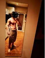 Esti un cuplu de femei bisexuale/lesby si cauti un partener de joaca?